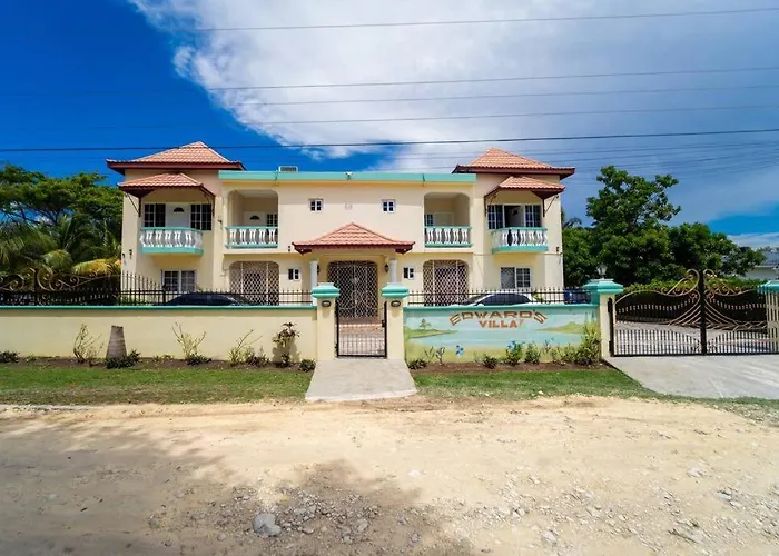 Spacious Room In Villa Near Beach